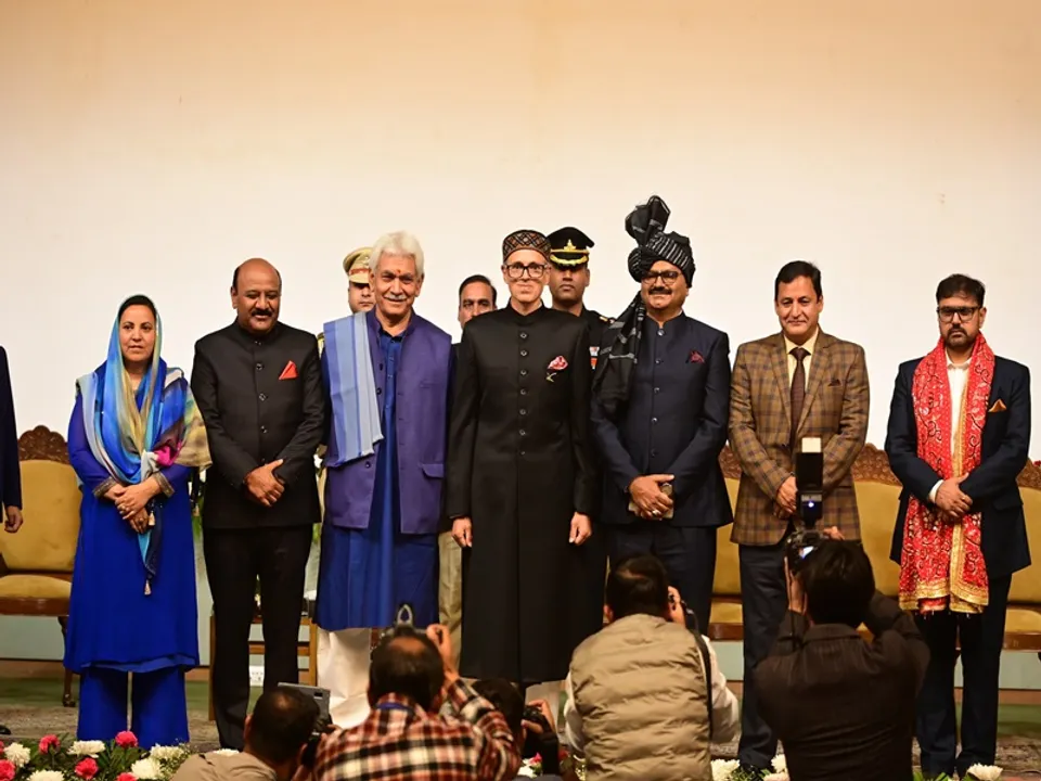  उमर अब्दुल्ला ने ली जम्मू कश्मीर के नए सीएम की शपथ, चुनाव से पहले किए वादे पूरा करना बड़ी चुनौती