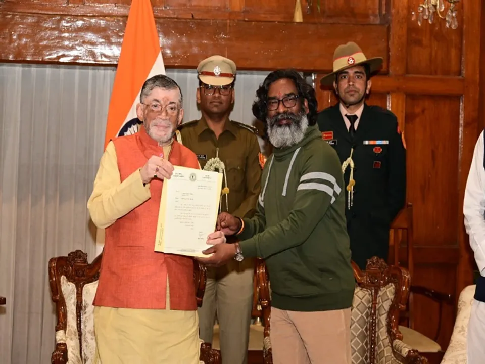  झारखंड: हेमंत सोरेन ने पेश किया सरकार बनाने का दावा, 28 नवंबर को लेंगे शपथ! (फोटो- IANS) 
