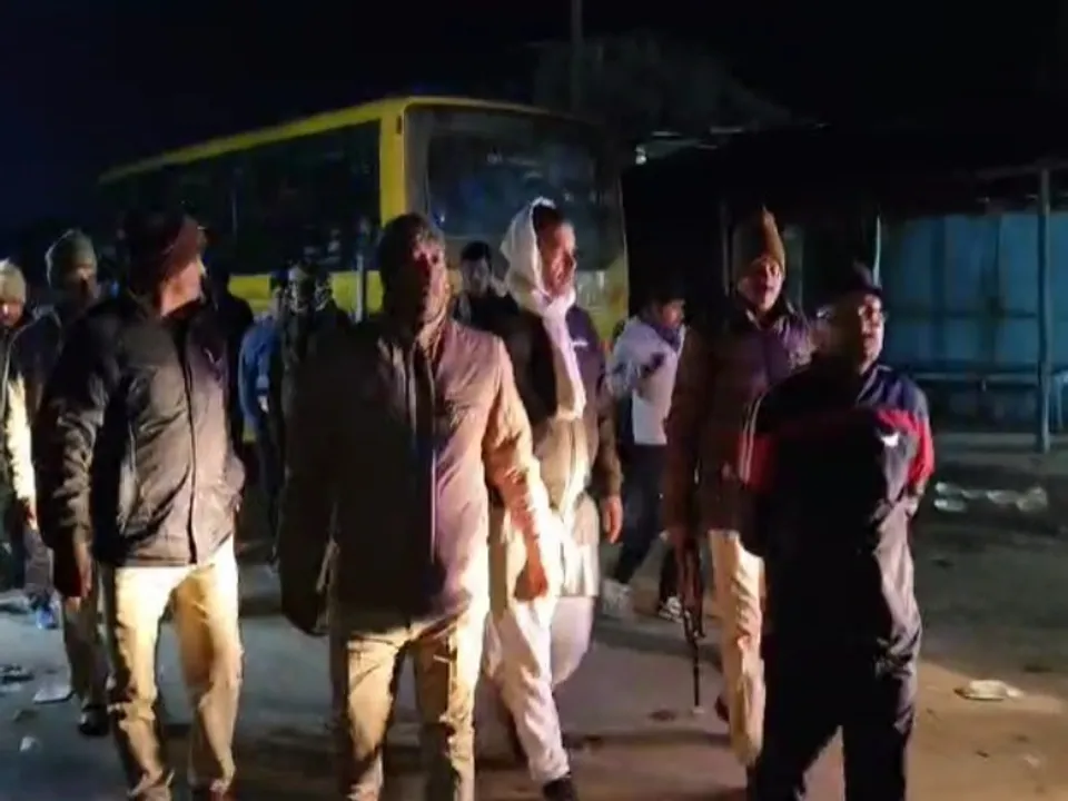  बहराइच: जंगल में फंसे 100 से ज्यादा स्कूली बच्चों की पुलिस ने बचाई जान, प्रशासन की तत्परता से टला बड़ा हादसा