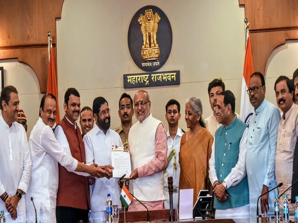  महाराष्ट्र: देवेंद्र फड़नवीस ने शिंदे-पवार के साथ सरकार बनाने का दावा पेश किया (फोटो- IANS) 
