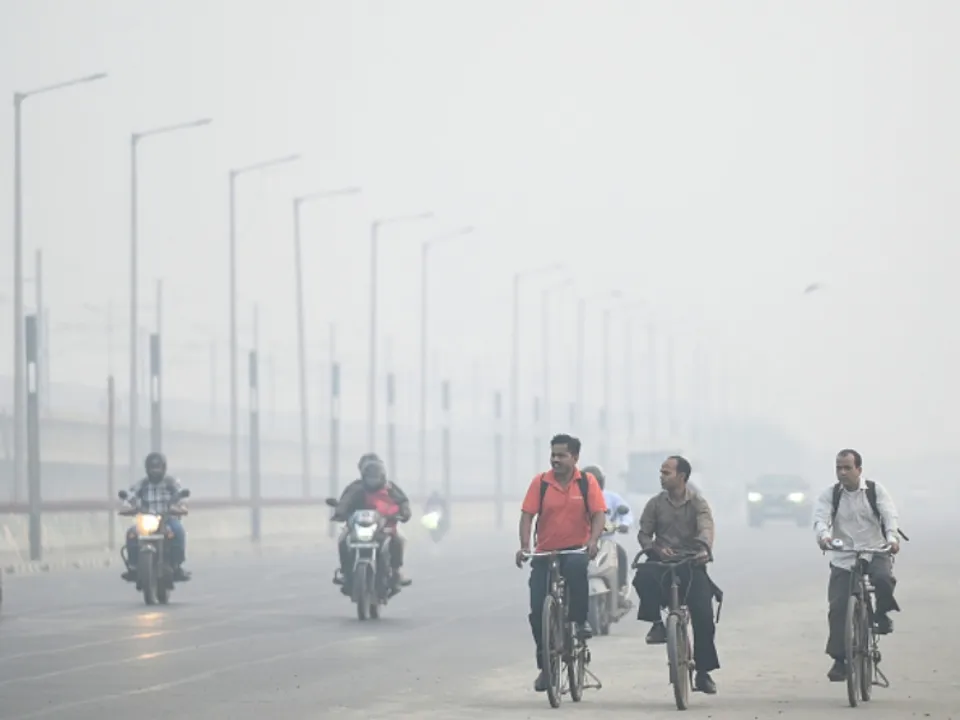  देश की राजधानी दिल्ली में वायु प्रदूषण का स्तर लगातार बढ़ता ही जा रहा है। 