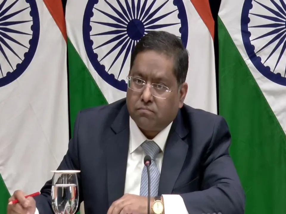  New Delhi: Ministry of External Affairs (MEA) spokesperson Randhir Jaiswal briefs the media in New Delhi on Friday, November 29, 2024. (Photo: IANS) 