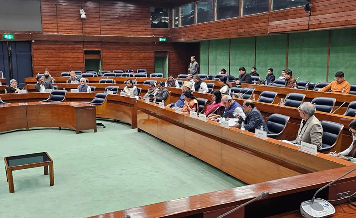  नई दिल्ली: जगदम्बिका पाल ने वक्फ (संशोधन) विधेयक पर संयुक्त संसदीय समिति की बैठक की अध्यक्षता की (Photo: IANS) 