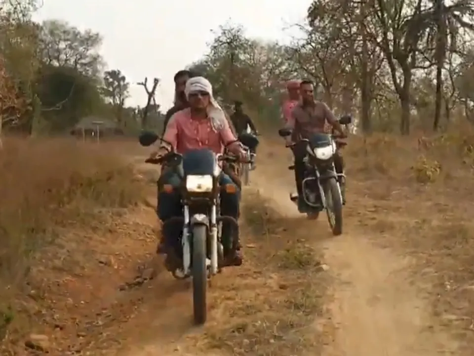 राज्य पुलिस ने भी सीआरपीएफ के जवान राकेश्वर सिंह मन्हास की रिहाई सुनिश्चित करने का श्रेय मुकेश चंद्राकर को दिया था। फोटोः IANS 