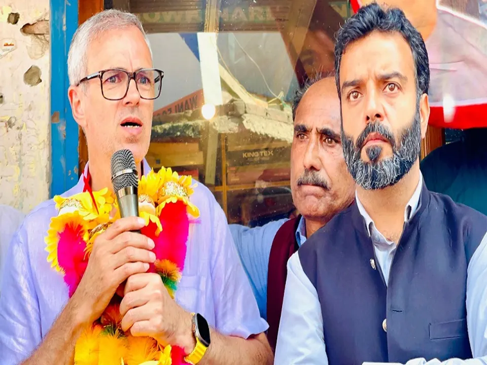  मुख्यमंत्री उमर अब्दुल्ला और सांसद रूहुल्लाह मेहदी (फोटो- IANS) 