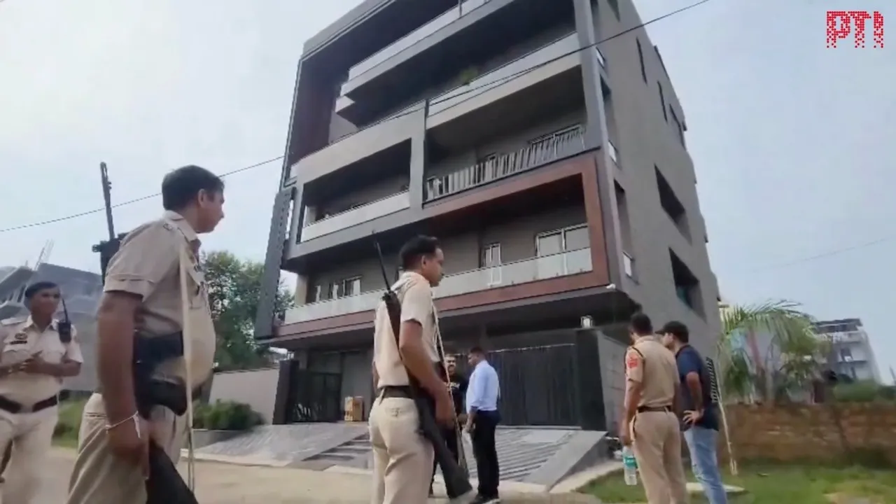 Elvish Yadav house firing