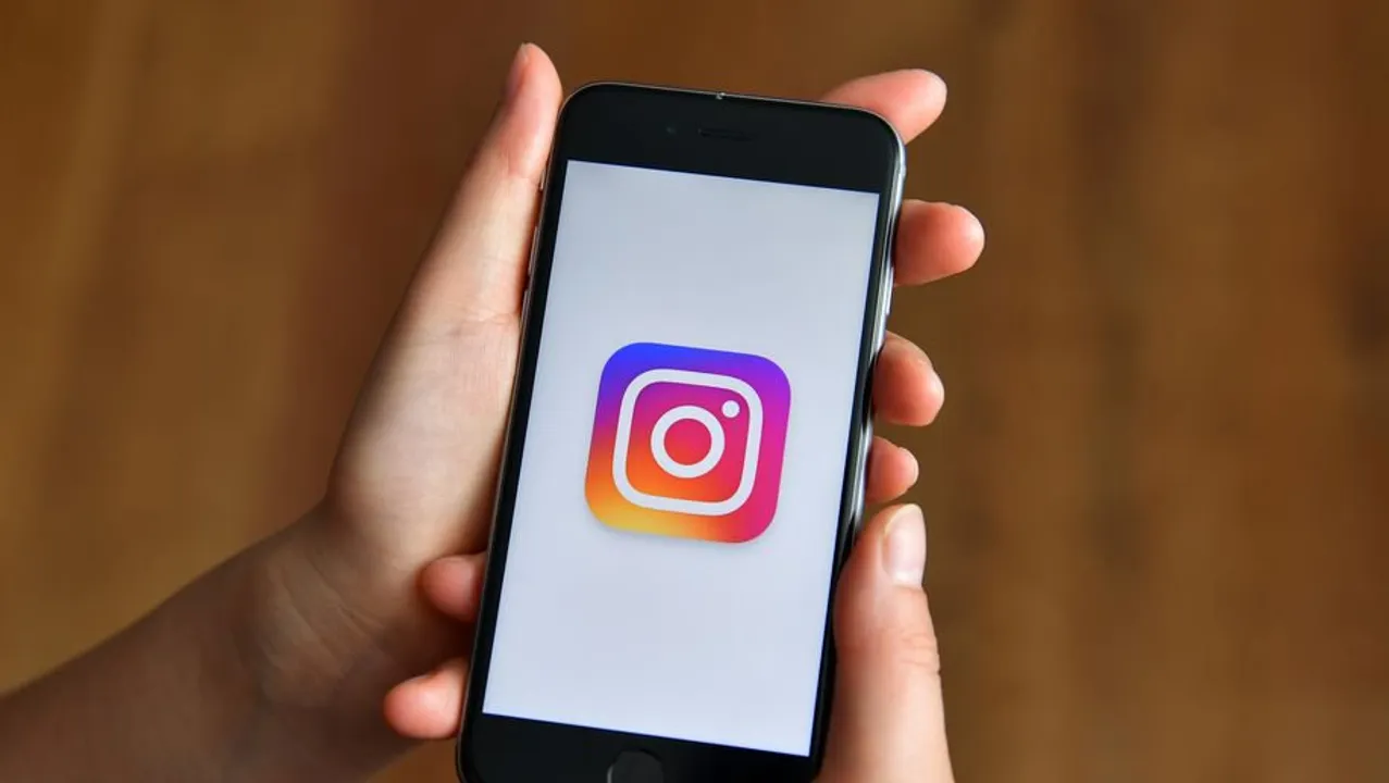 Instagram lets you view the last active time of the user