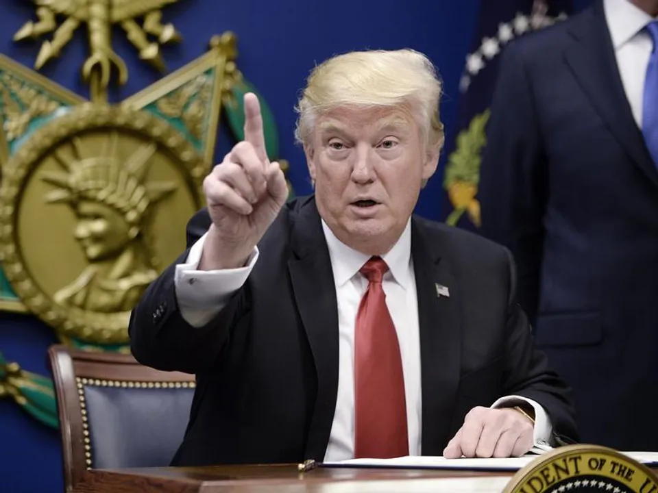 Donald trump's Twitter account deactivated by an departing employee