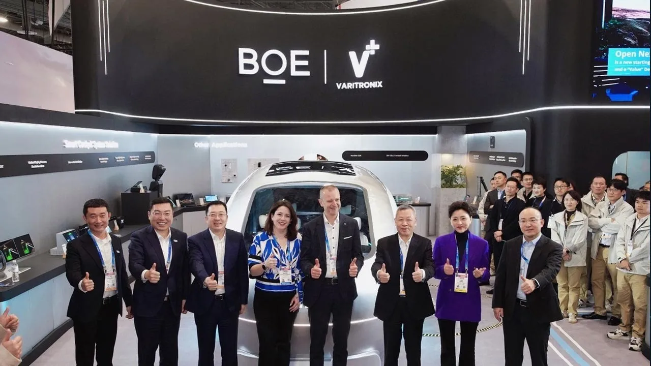 BOE-unveils-HERO-2-0-smart-cockpit