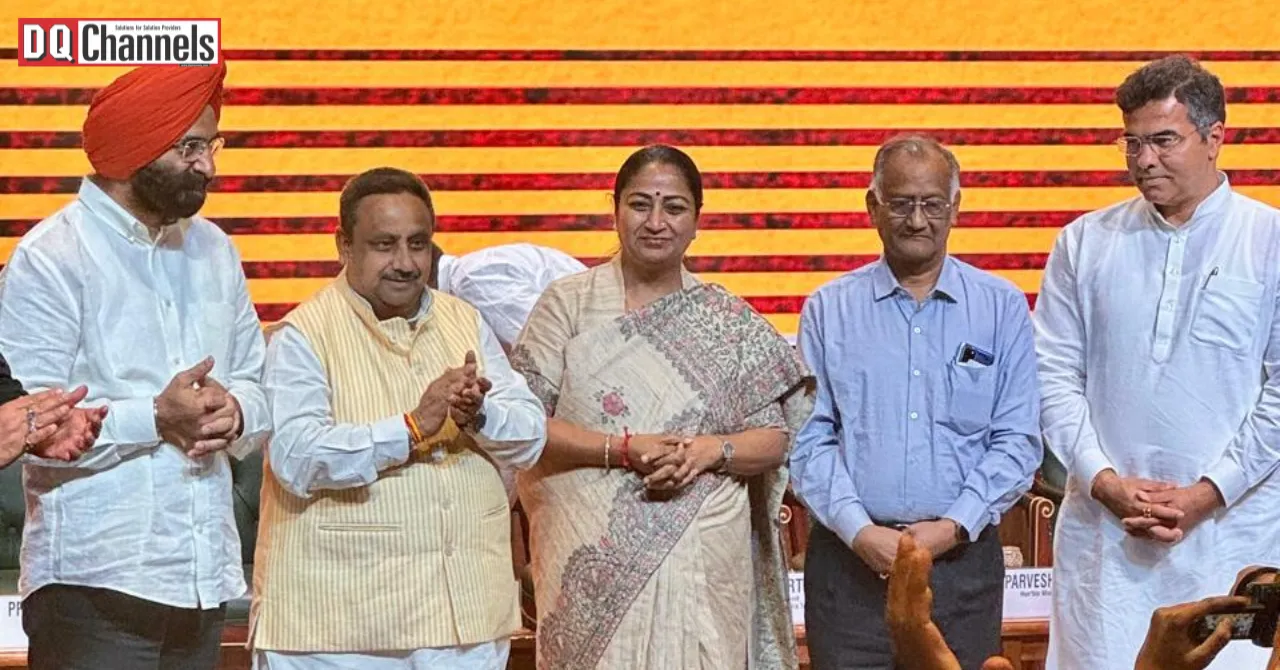 CM Rekha Gupta Backs Traders at CAIT's Samvaad Oath Taking Ceremony