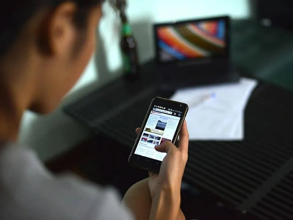 smartphone screen reading generic pixabay