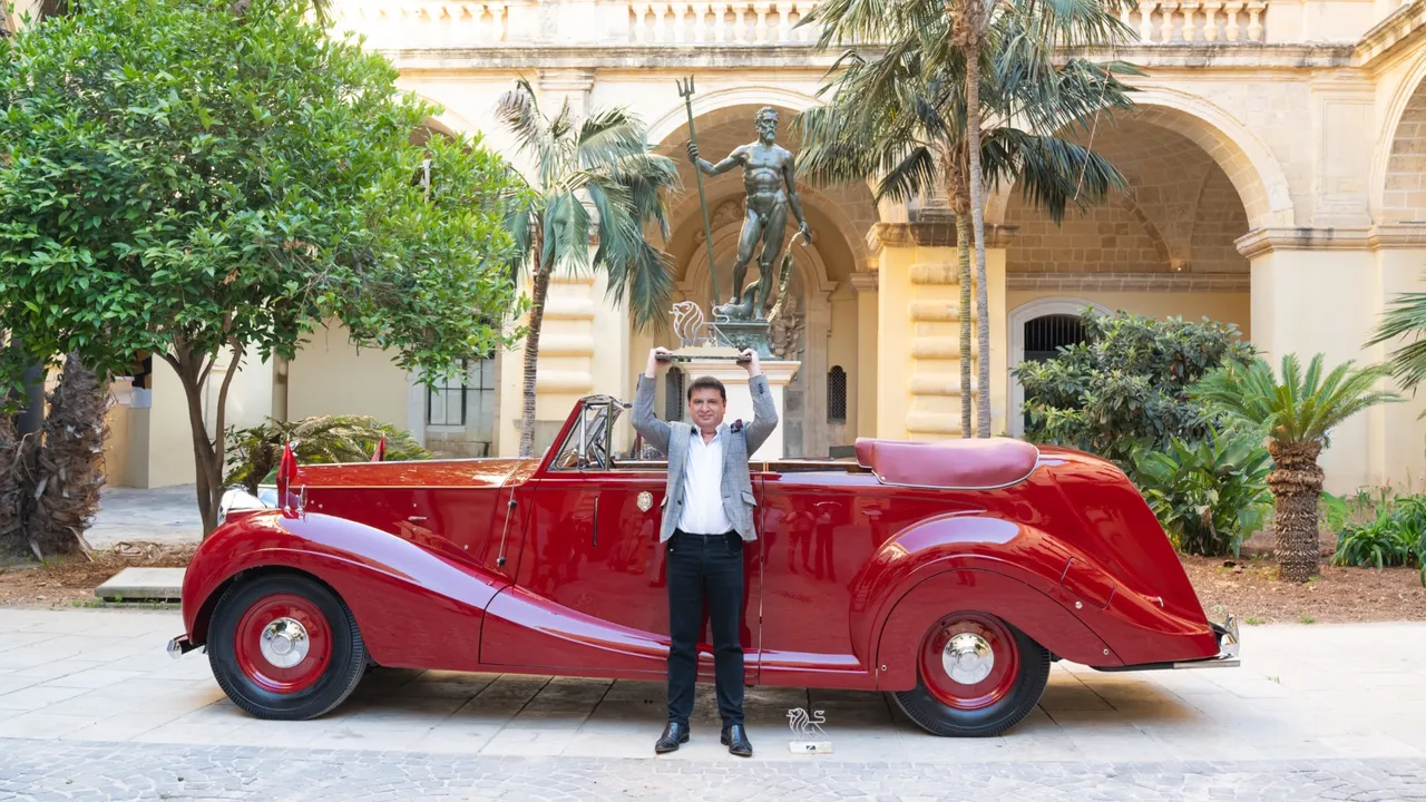 Yohan Poonawalla with his Rolls Royce 'Mysore'  