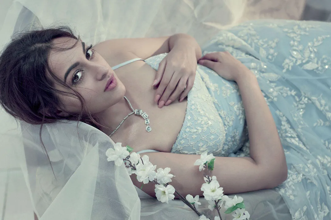 sonakshi-sinha-elle-india-fb