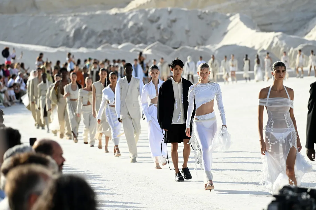 le-papier-jacquemus-fashion-show