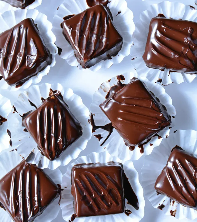 An assortment of dark chocolates to depict the rowing popularity of Indian chocolate brands, especially artisanal chocolate India and hence, the best dark chocolate India