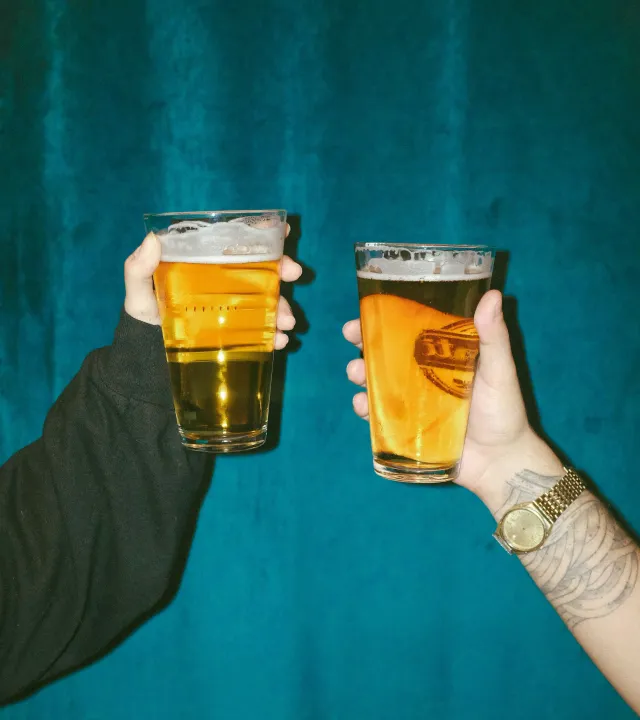 Two people with two glasses of craft beer in India and the rise of Indian craft beer brands and craft breweries in India, besides Indian microbreweries