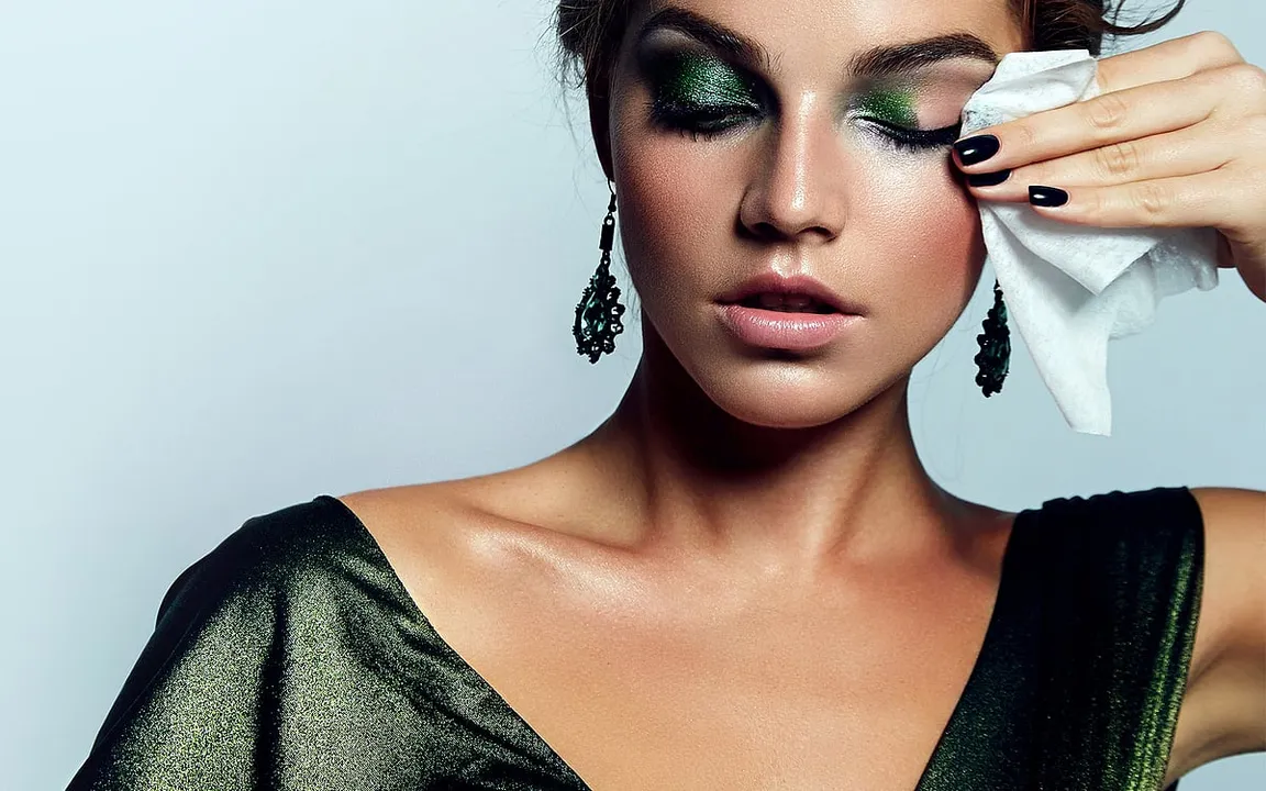 5 experts share eye make-up removal tips that actually work