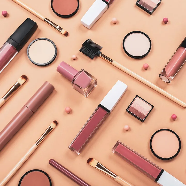 What do pH levels have to do with colour-changing make-up?