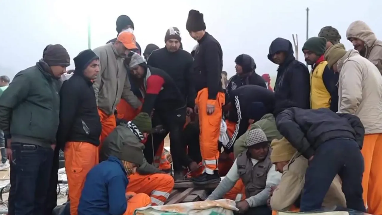  A girl aged around three years fell into a borewell