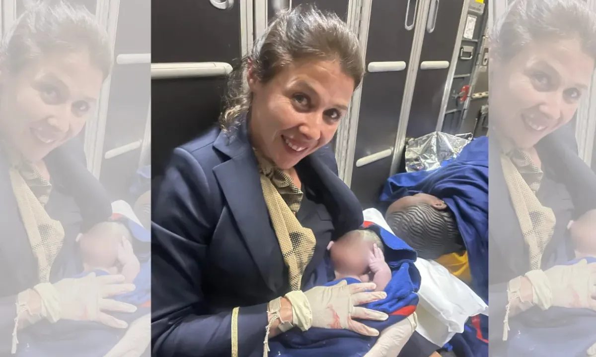 The woman gave birth to a child in the air with the help of the crew