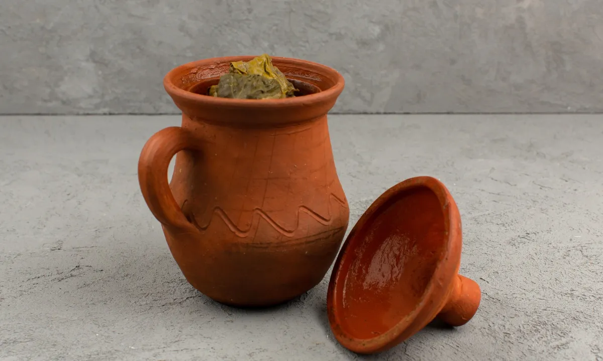 Earthen pots