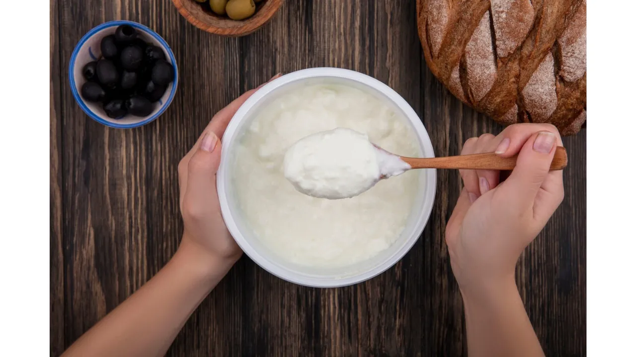 To Clean Your Stomach, Eat These Things Mixed With Curd