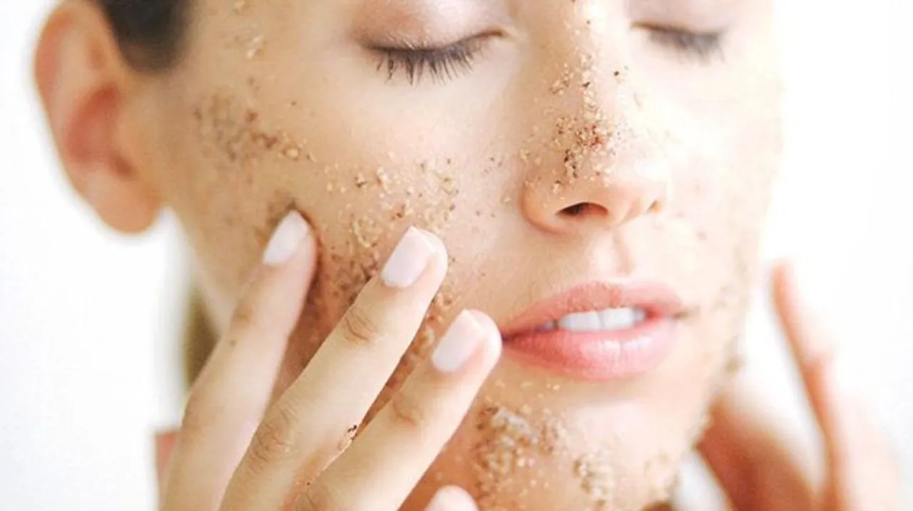 right way to scrub face