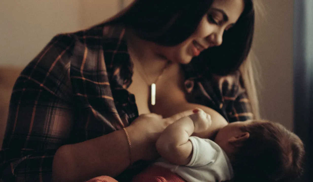 Breastfeeding(Unsplash)