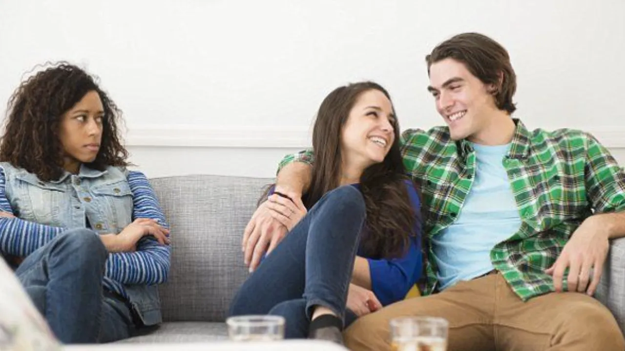 Why Balancing Your Love Life and Friendships is Essential for a Fulfilling Life: