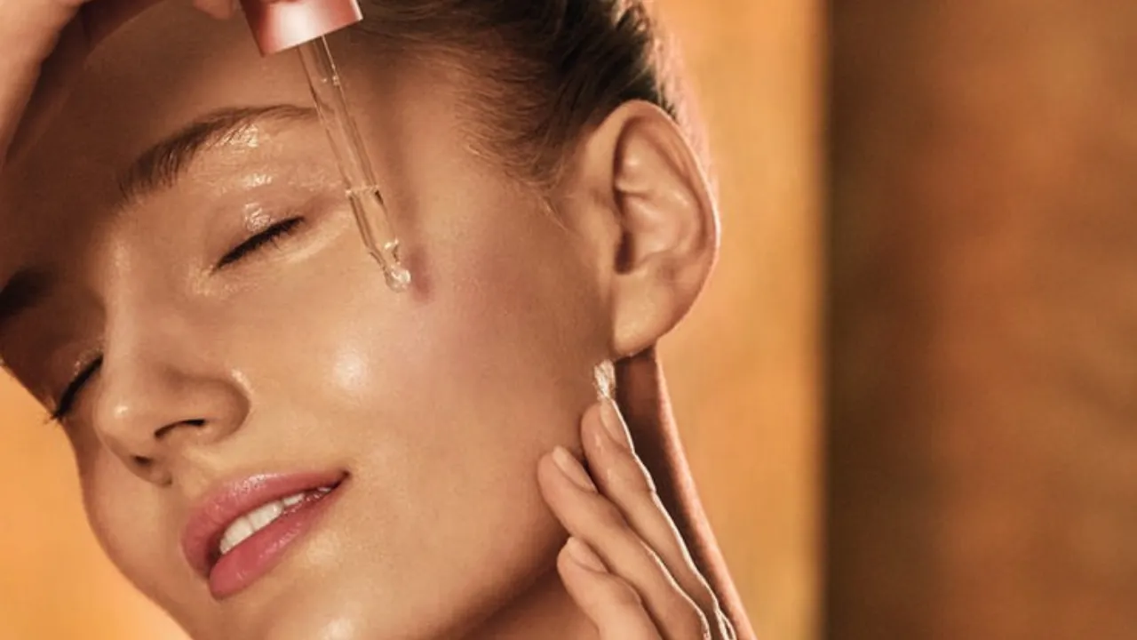 Benefits of Applying Vitamin C Serum on the Face