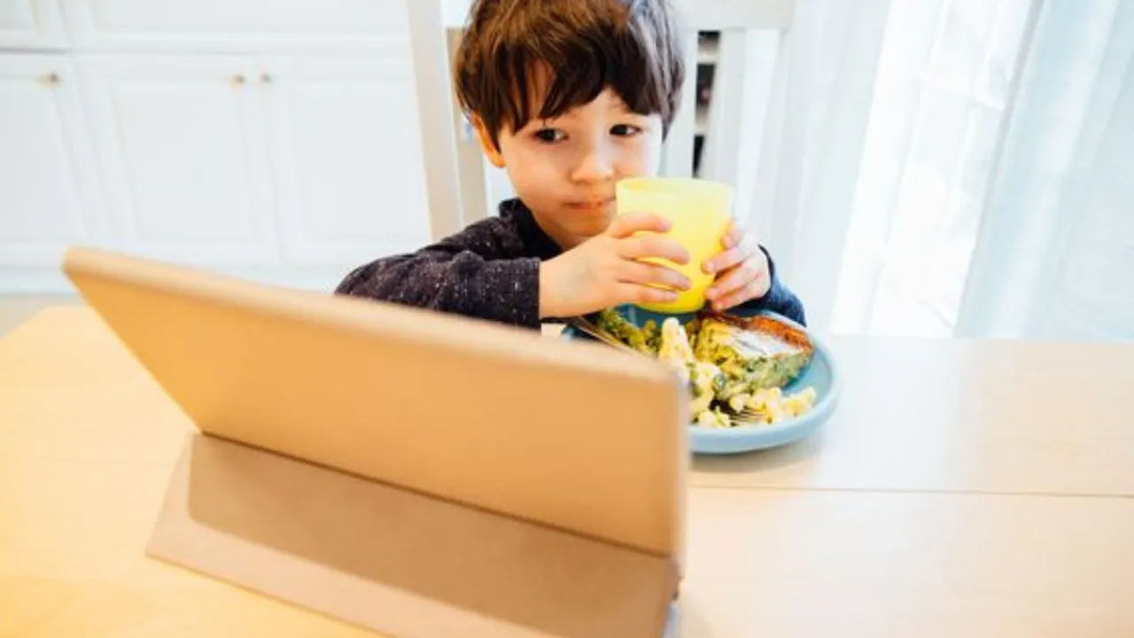 kid eating food 9(PInterest).png