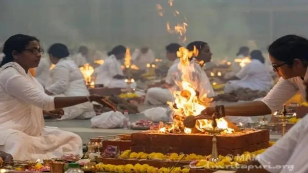 New Hindu Code Empowers Women in Religious Practices
