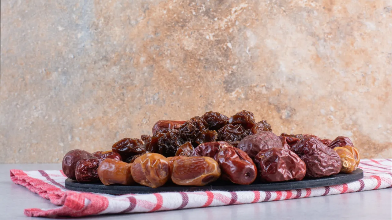 5 Big Benefits Of Eating Dates Soaked In Water