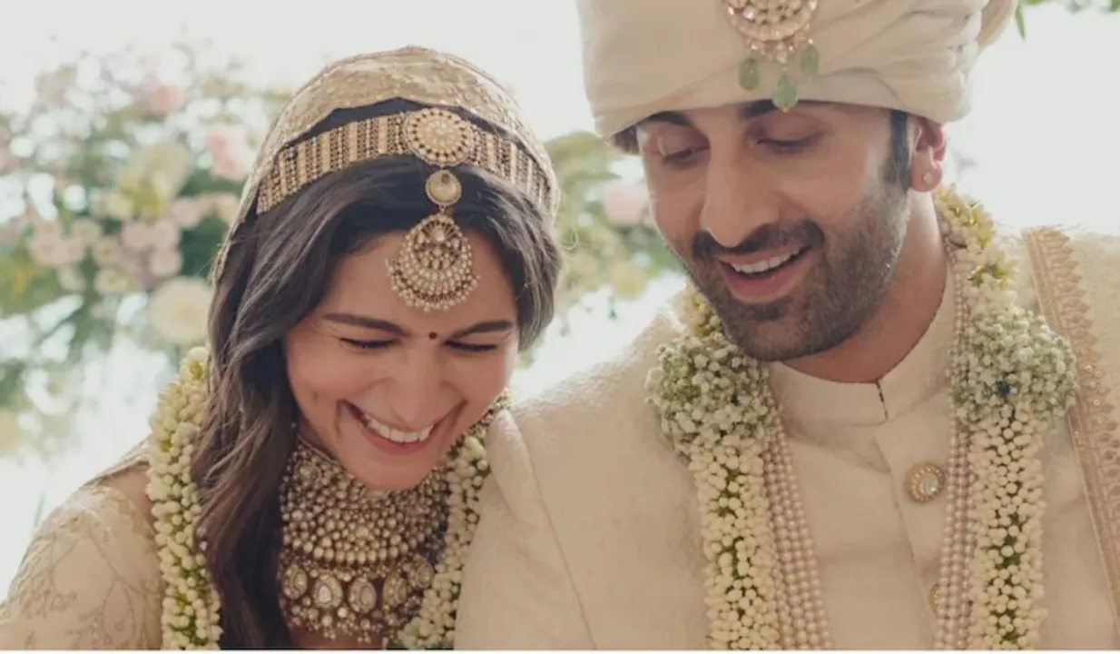 Ranbir Kapoor Alia Bhatt Fees: आलिया भट्ट और रणबीर कपूर कितनी फीस चार्ज करते हैं? जानिए डिटेल्स