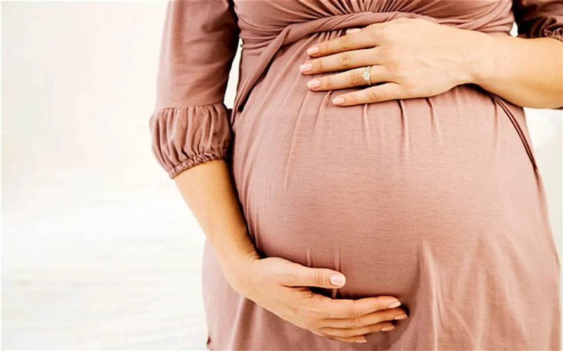 प्रेगनेंसी में मूड स्विंग्स से कैसे डील करें ?
