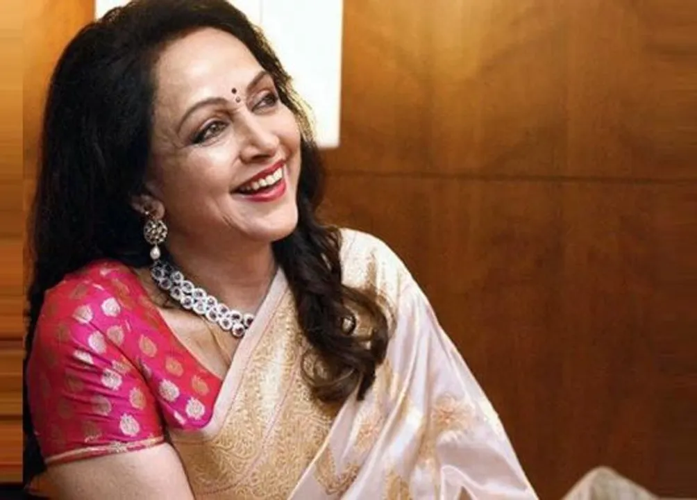 हेमा मालिनी ने लगवाई कोविड-19 वैक्सीन