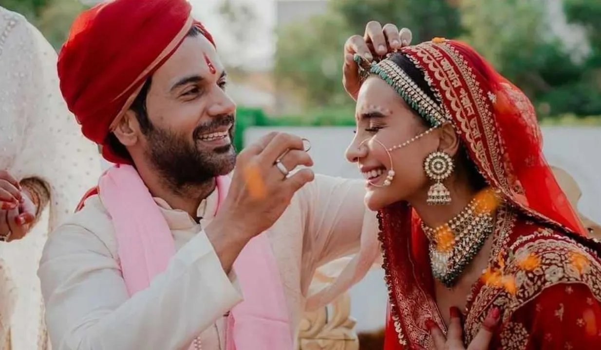 Sabyasachi Mukherjee Wedding Note For Patralekha: सब्यसाची मुखर्जी ने राजकुमार राव की बीवी पत्रलेखा के लिए बंगाली कविता लिखी