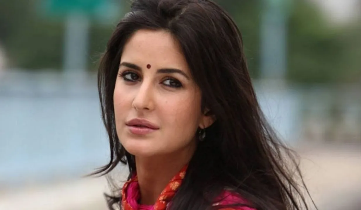 Katrina Kaif Pregnant? क्या कैटरीना कैफ प्रेग्नेंट हैं? मुंबई एयरपोर्ट की वायरल वीडियो ने फैलाई अफवाह
