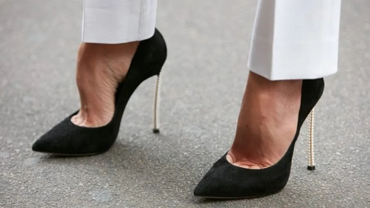 Tips To Wear High Heels: यादि इस तरह से पहनेंगे हील्स तो दर्द होगा कम