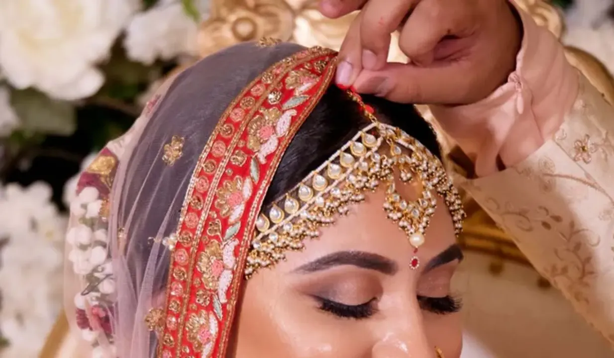 क्या सिन्दूर ही है शादीशुदा औरतों की पहचान ?