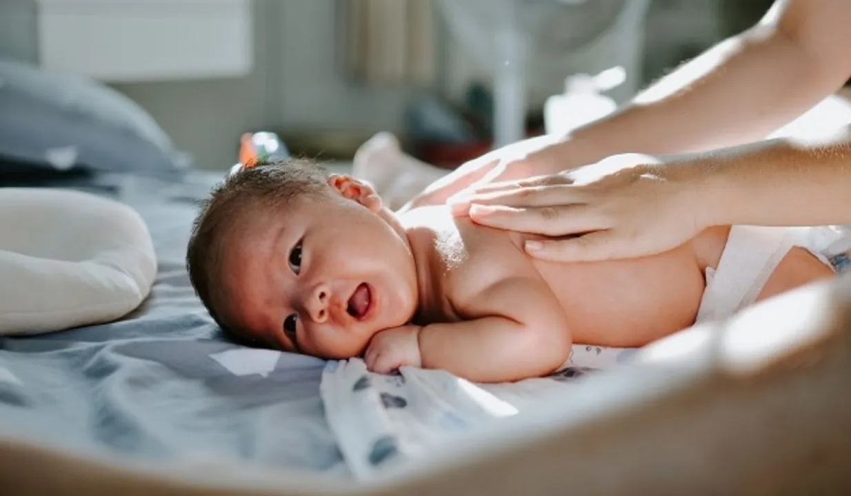Heat Rash Remedies For Kids: छोटे बच्चों पर हीट रैश से कैसे छुटकारा पाएं