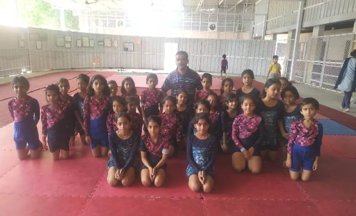 मिलिए एस डी पब्लिक स्कूल के लड़कियों के रिधमिक योग ग्रुप से