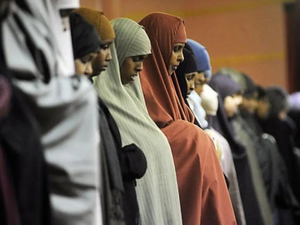 Namaz In Class: मध्य प्रदेश सागर से क्लास में नमाज़ पढ़ने की वीडियो वायरल