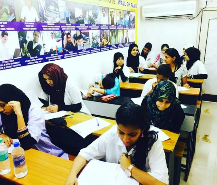 पूरे भारत में सबसे ज्यादा कोरोना के मामले केरल से, ऐसे में क्या ग्यारहवीं क्लास की ऑफलाइन परीक्षा का निर्णय सही है?