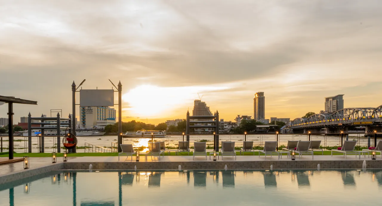 Glow Bangkok Riverside 1