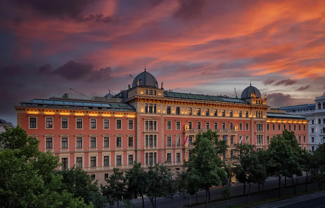 589114-Anantara Palais Hansen Vienna Hotel Exterior Sunset-f4c0ce-original-1746176007