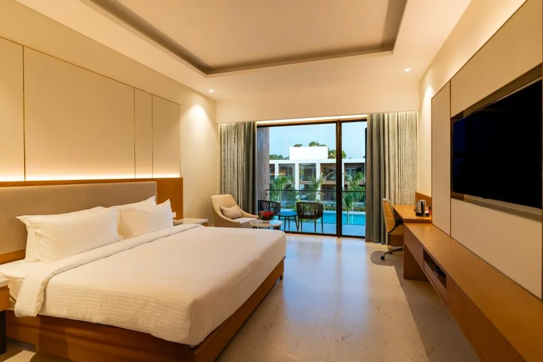 Pool view room