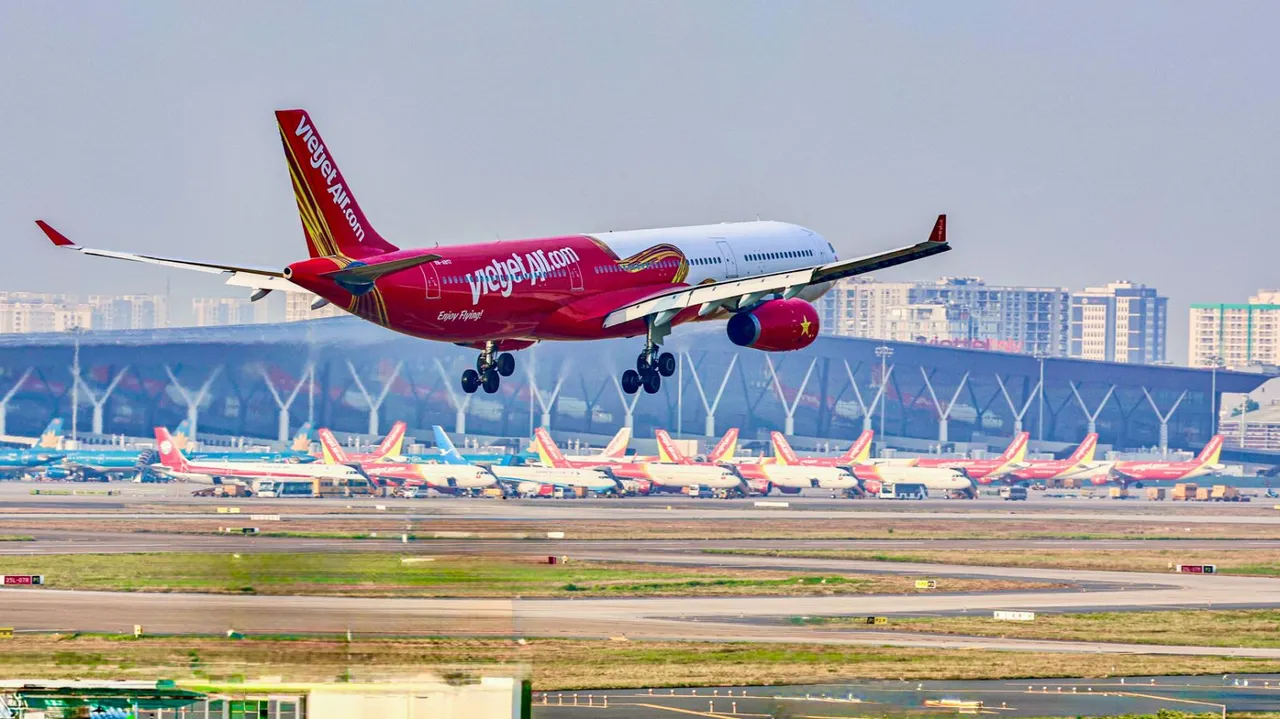 aircraft Vietjet 5215