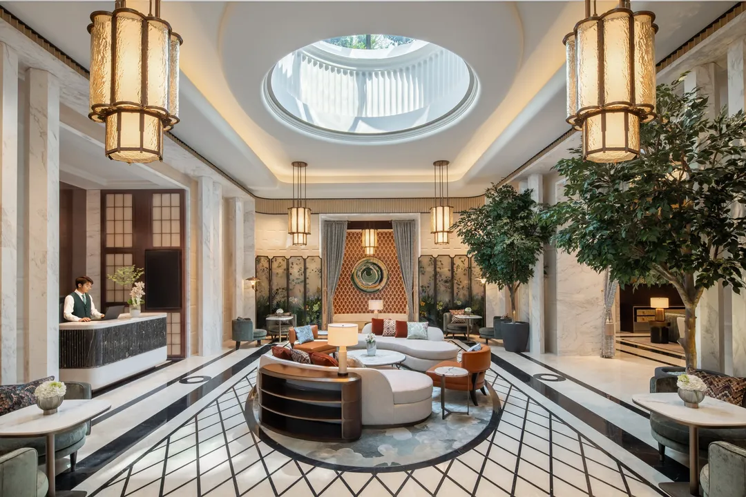 1. Reception floor of Shangri-La Hongqiao Airport Shanghai 上海虹桥机场香格里拉接待大堂