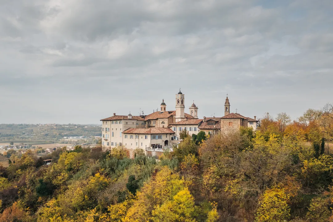 RĒGULA 2025 AWARD HONOURS ARCHITECT STEFANO TARDITO’S MASTERFUL RESTORATION OF BORGO MONCHIERO HERITAGE BY ATMOSPHERE (2)